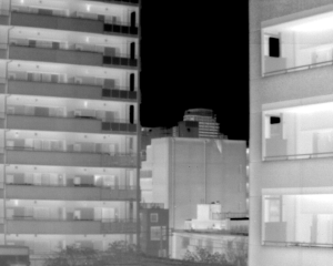 VGA 冷却型遠赤外線カメラLIRCam-640CL f=25mmレンズ での「夜間ビル」撮影画像