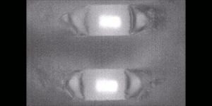 画像「レンズ LMWAVX3-100 で撮影した半導体（モノクロ）」